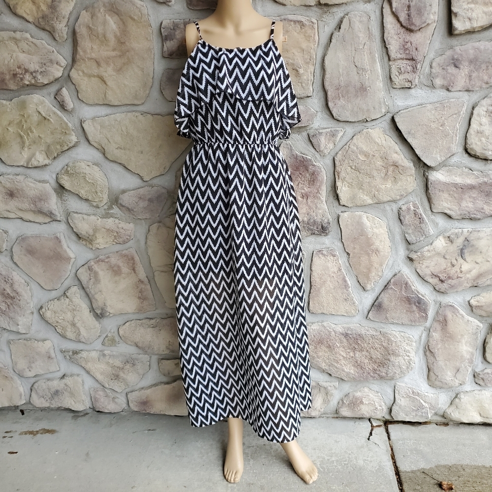 INDULGE | Black White Chevron Patterned Maxi Dress
